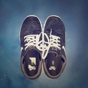 Size 10 Stefan Janoski shoes